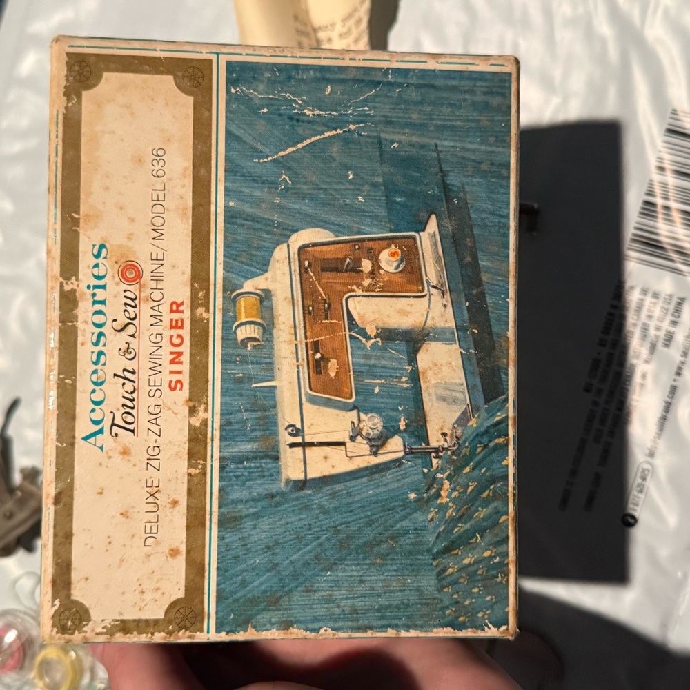 Vintage 1973 singer Sewing Machine Accessories Box  touch and sew accessories - Picture 7 of 12